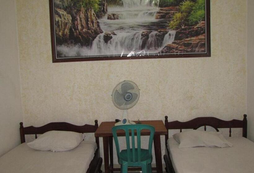 בית מלון כפרי Singasari