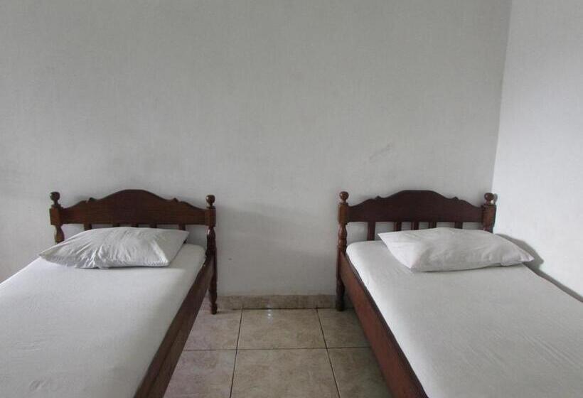 בית מלון כפרי Singasari