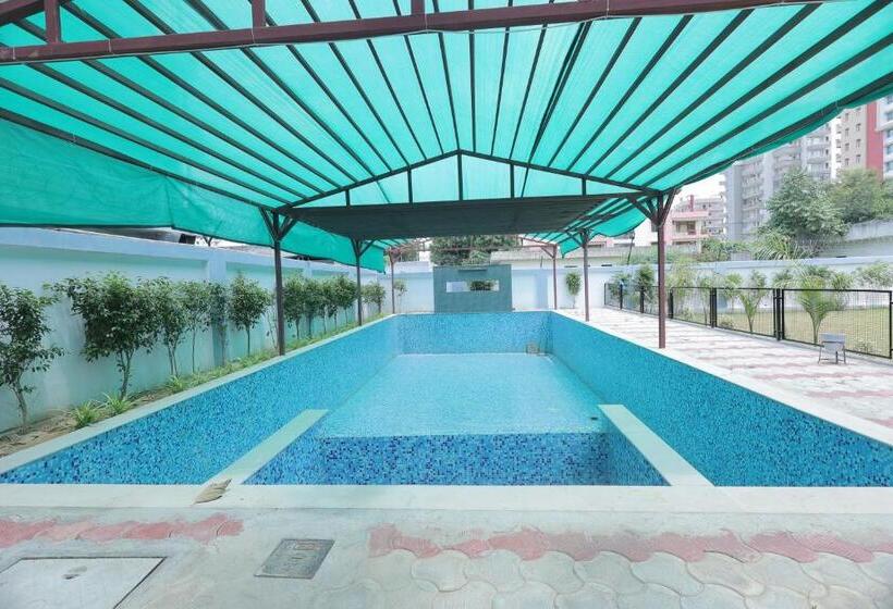 Hotel The Leela S Paradise