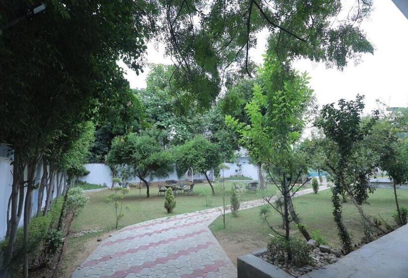 Hotel The Leela S Paradise