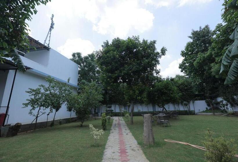 Hotel The Leela S Paradise