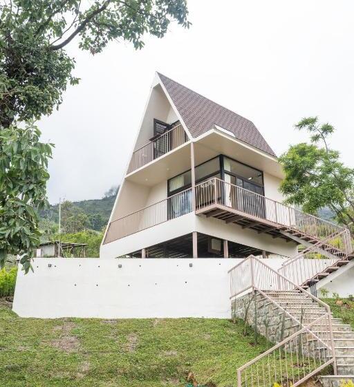 호텔 Tomorrowland Farms And Suites