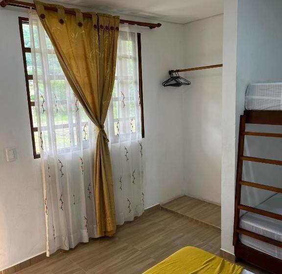 ホテル Campestre Super Piscina Villeta