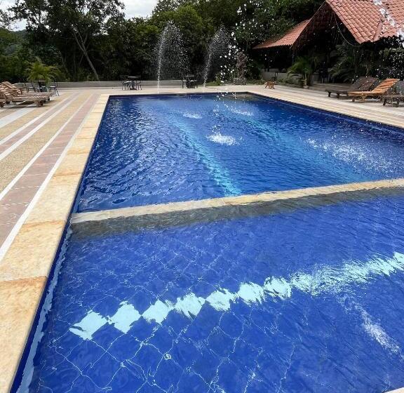 ホテル Campestre Super Piscina Villeta