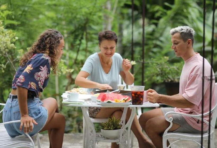 בית מלון כפרי Velapura River Garden