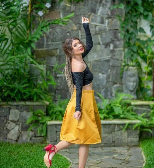 בית מלון כפרי Velapura River Garden