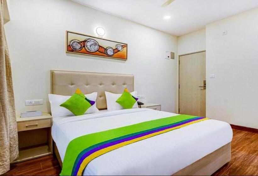 Отель White House Near Prem Mandir