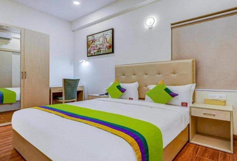 Отель White House Near Prem Mandir