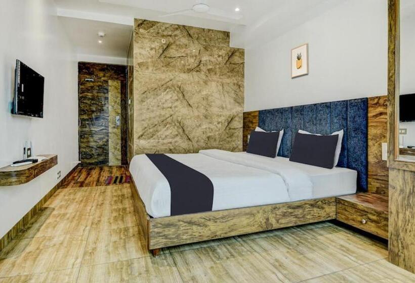 Отель White House Near Prem Mandir