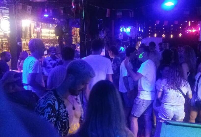 Moonland Bar And Hostel
