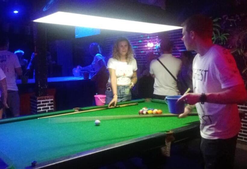 Moonland Bar And Hostel