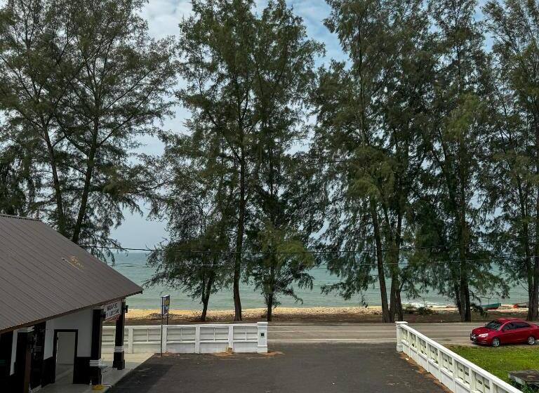 汽车旅馆  Ombak Beach Inn Resort