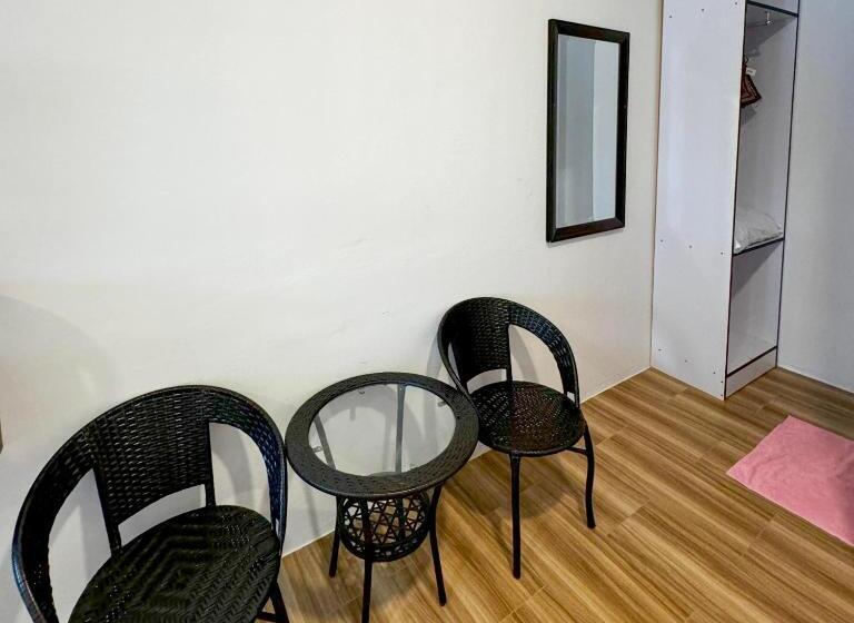 汽车旅馆  Ombak Beach Inn Resort