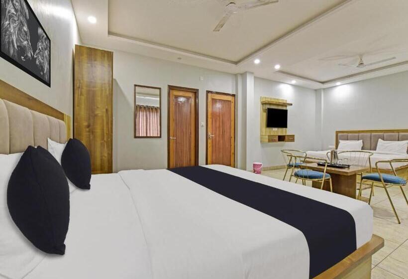 Super Hotel O Gauri Shankar