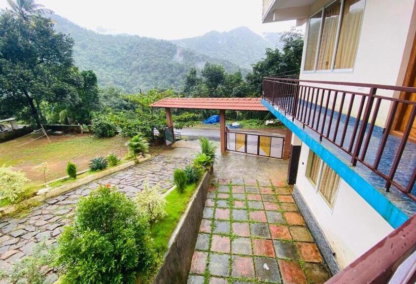 Peak Paradise Resort