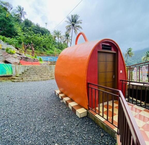 Peak Paradise Resort