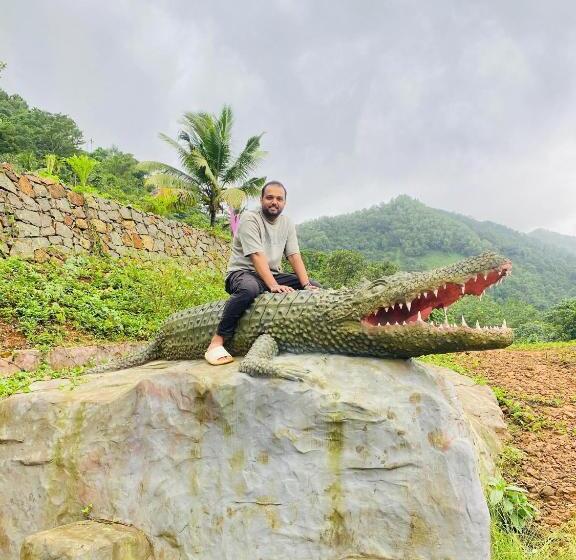 Peak Paradise Resort