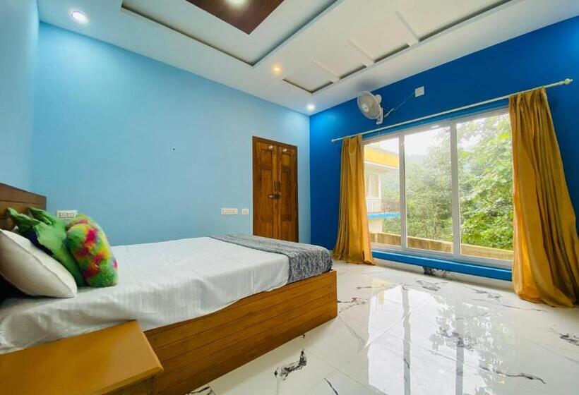 Peak Paradise Resort