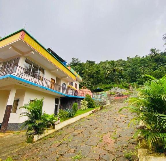 Peak Paradise Resort