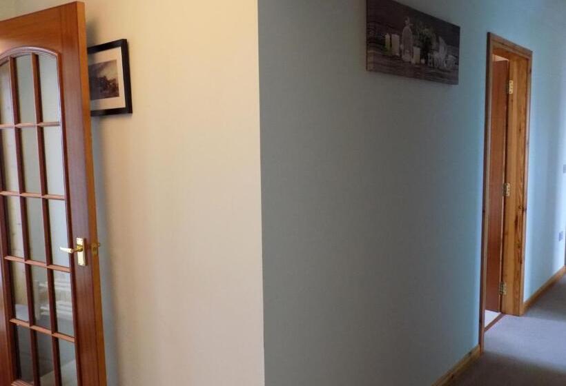 Pensionat 2 Br On Bus Route To Sty Town   No Breakfast   Crockery Cutlery Tidy Up Offered