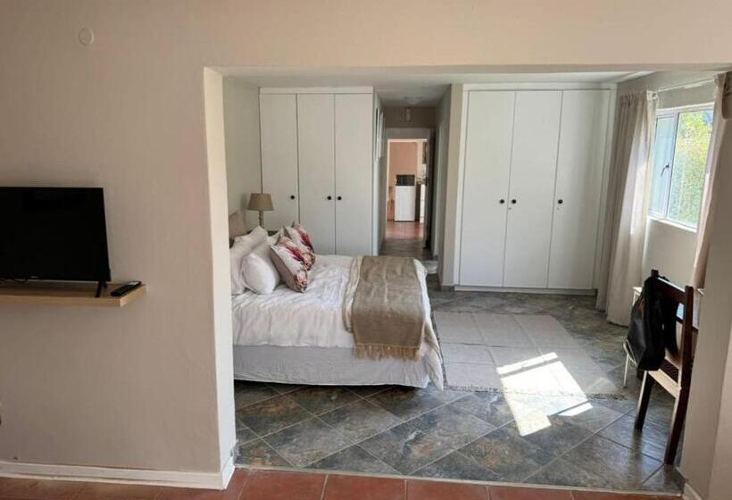 פנסיון Bee Hive Guest Cottage