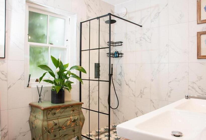 Пансион Bosham   Private And Self Contained Double Garden Room