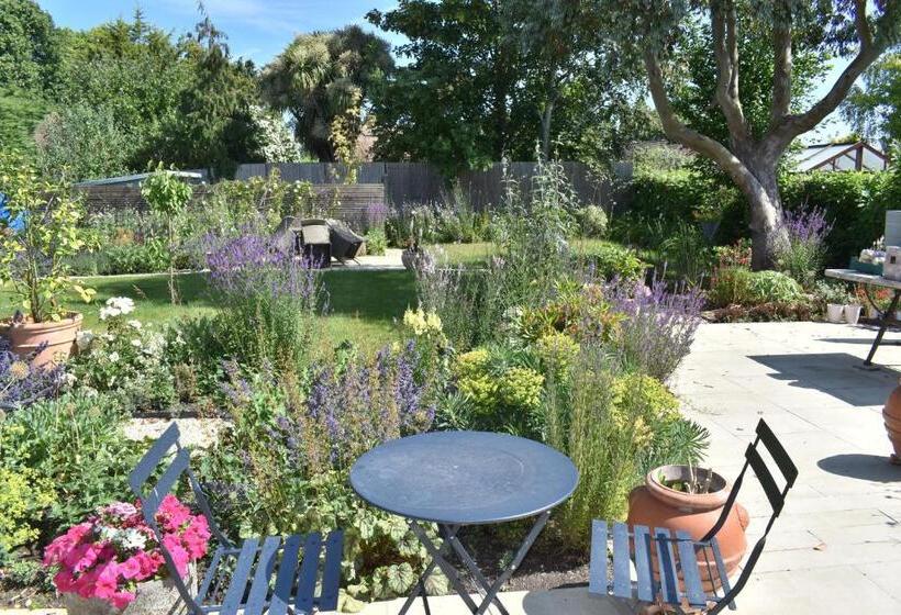 Пансион Bosham   Private And Self Contained Double Garden Room