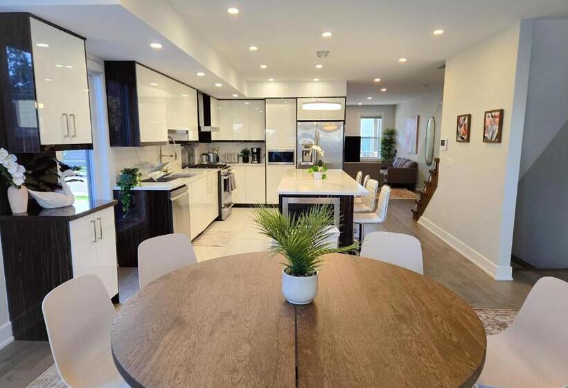 پانسیون Byward Market Luxury Guesthouse