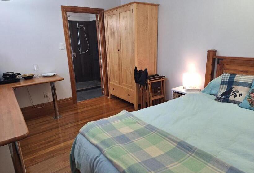 پانسیون Hansen Park Guest Cottage