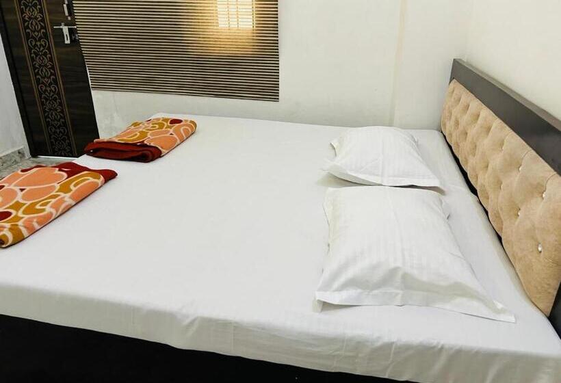 פנסיון Mishri Lal Ju Ashram