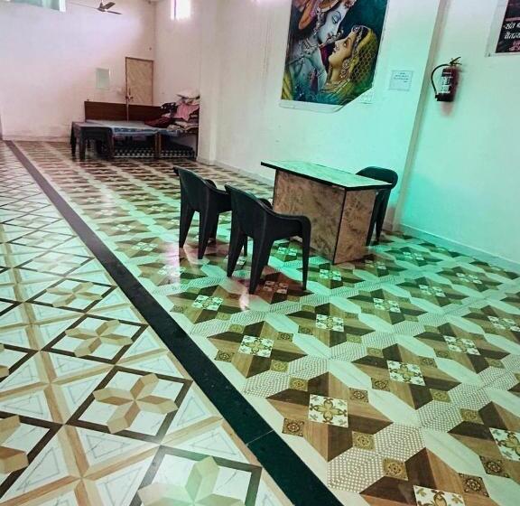 פנסיון Mishri Lal Ju Ashram