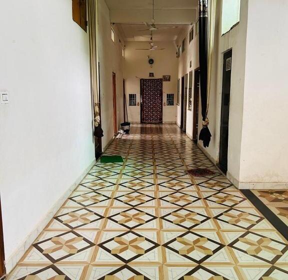 פנסיון Mishri Lal Ju Ashram