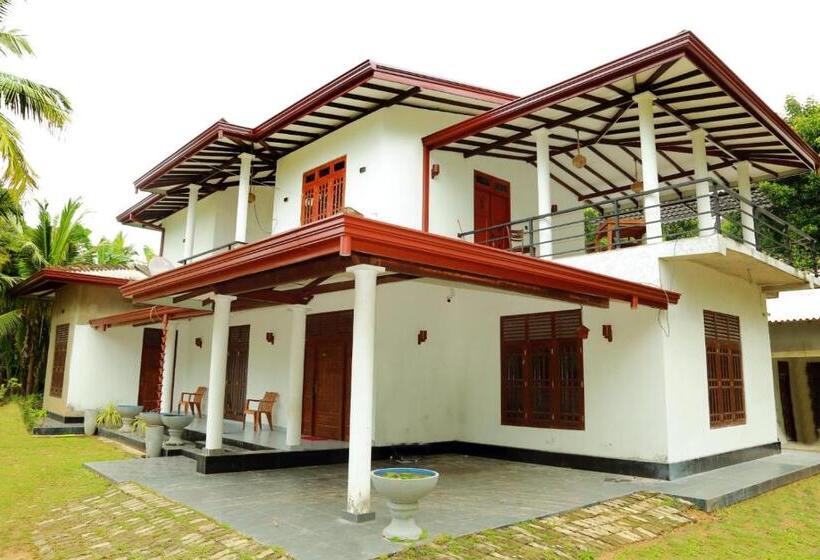 Пансион Nelum Riverside Villa