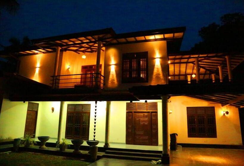 Пансион Nelum Riverside Villa