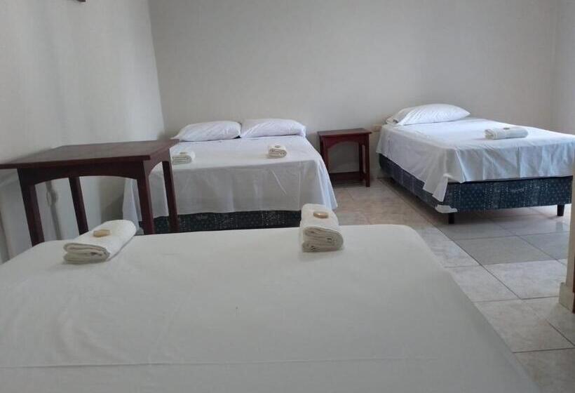 פנסיון Residencia Familiar Galeon