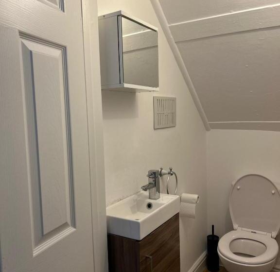 펜션 Rooms In London Next To Tube And Wimbledon