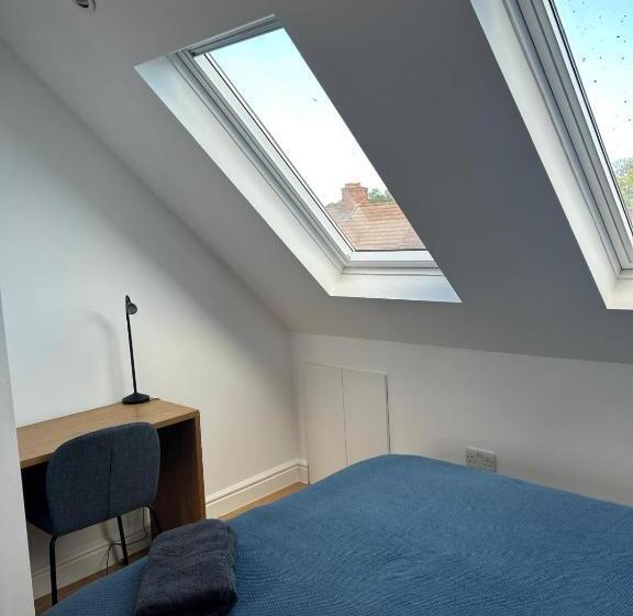 펜션 Rooms In London Next To Tube And Wimbledon