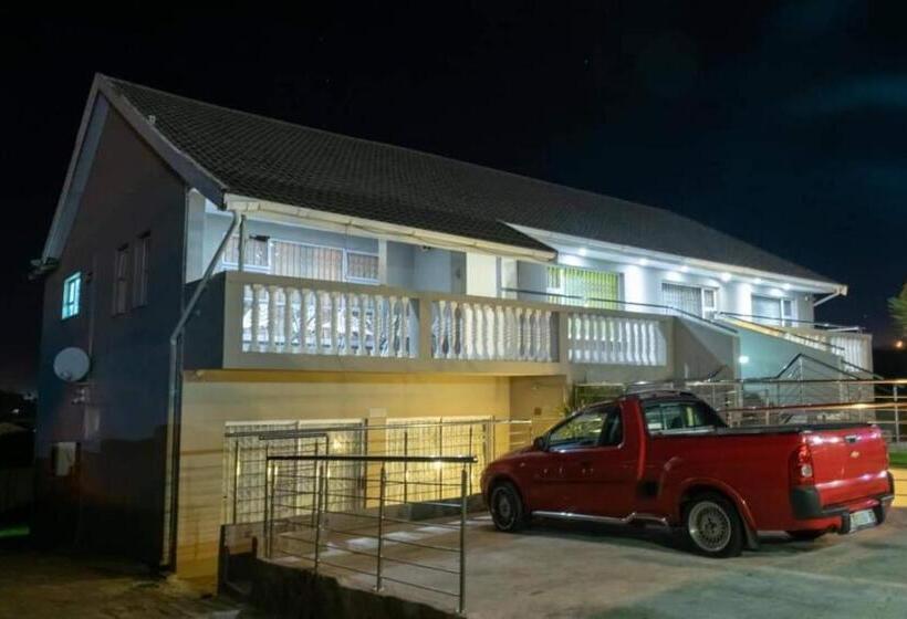 ペンション Thandi S Guest House