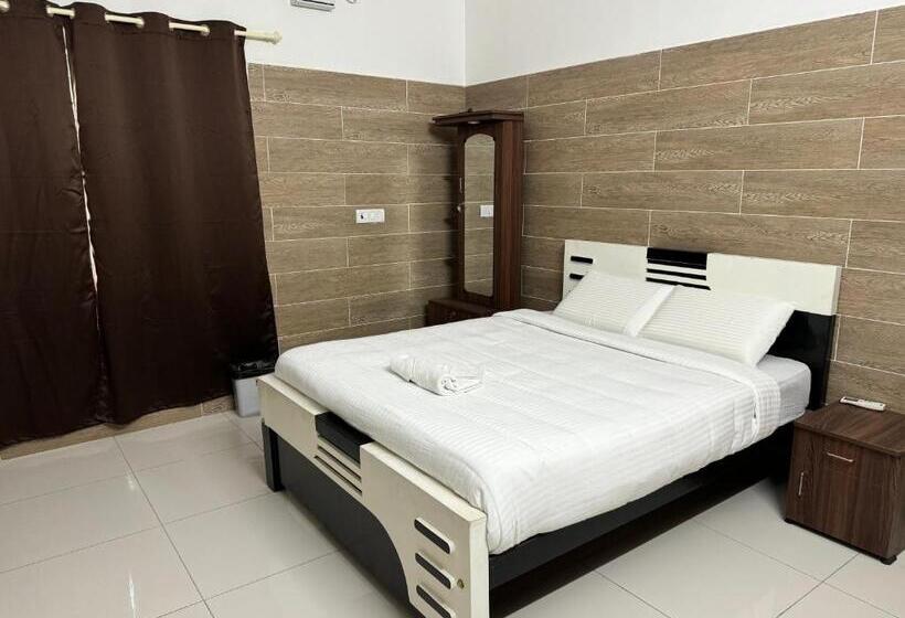 ペンション The Elite Inn