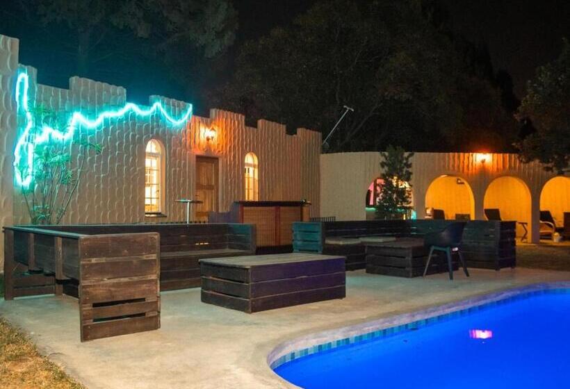 ペンション The White Castle