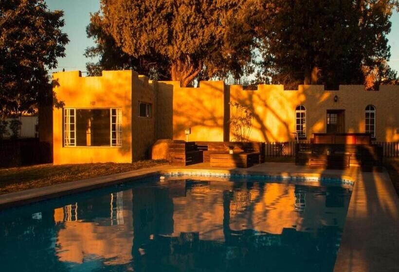 ペンション The White Castle