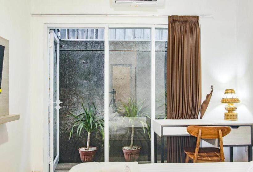 פנסיון White Blue House   Private Room, Shared Pool And Kitchen   4