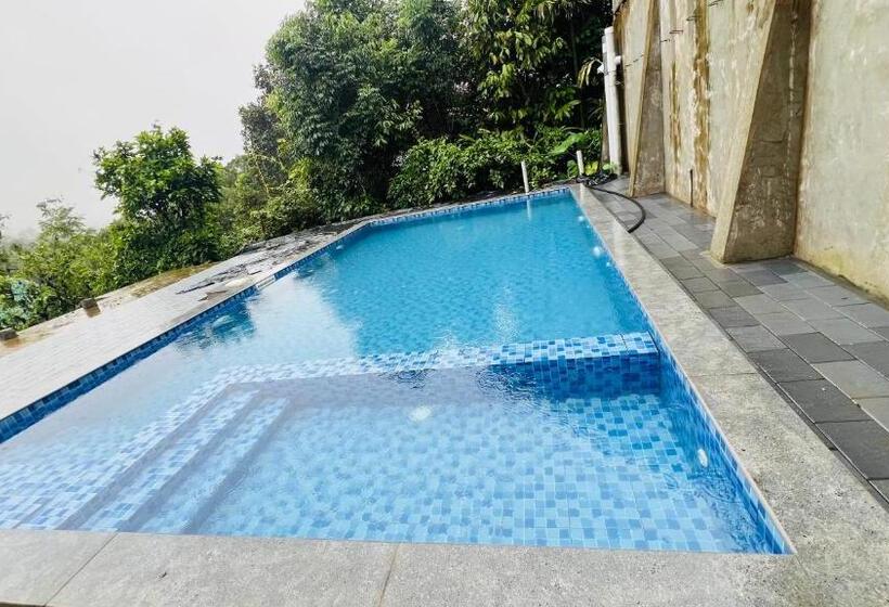 리조트 Alqasr Munnar