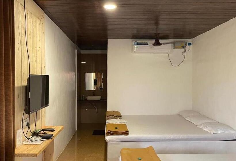 אתר נופש Pra Tiksha Farm