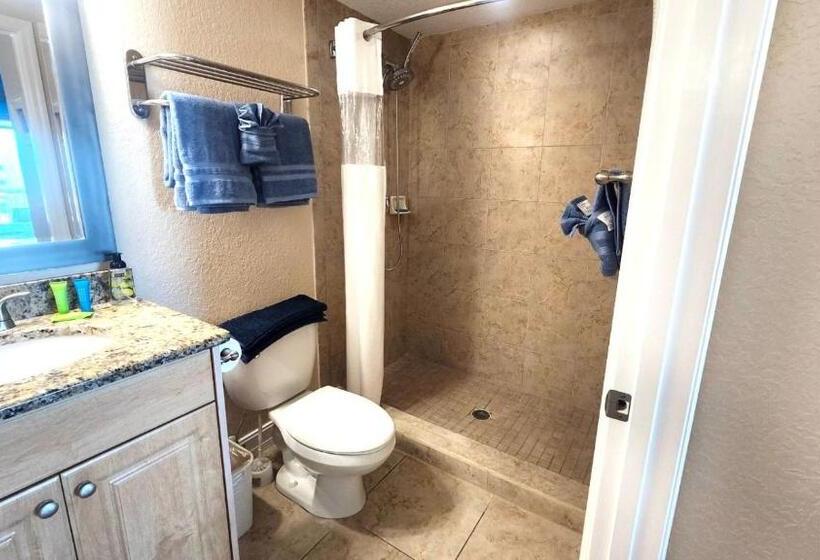 Sunset Sands From Oasis Getaways