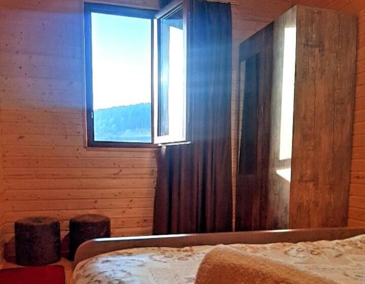 კოტეჯი ბუნებით და ლამაზი ხედებით