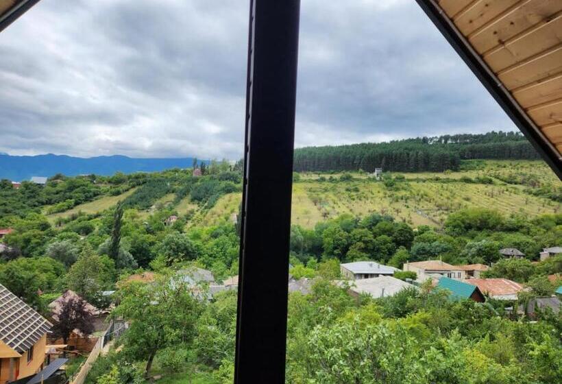 კოტეჯი ბუნებით და ლამაზი ხედებით