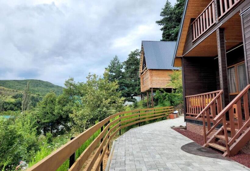 კოტეჯი ბუნებით და ლამაზი ხედებით