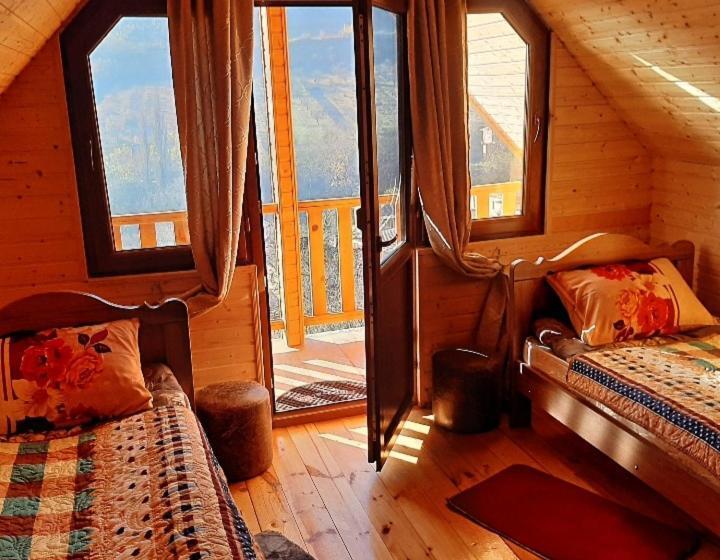 კოტეჯი ბუნებით და ლამაზი ხედებით