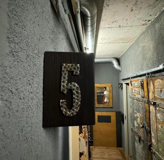 Swed Cab Embassy Hostel